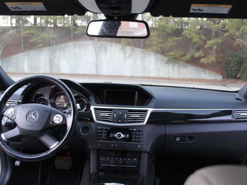 Used 2010 Mercedes-Benz E 350 Sedan image 12
