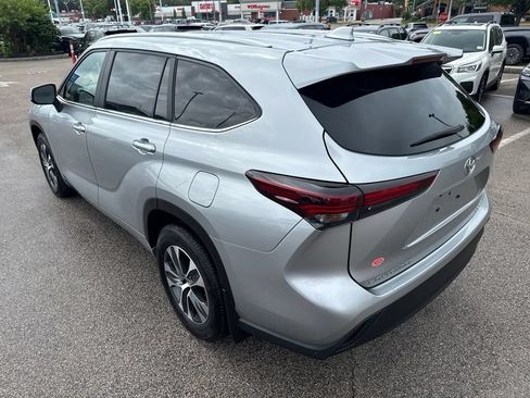 Used 2025 Toyota Highlander XLE AWD/4WD image 5