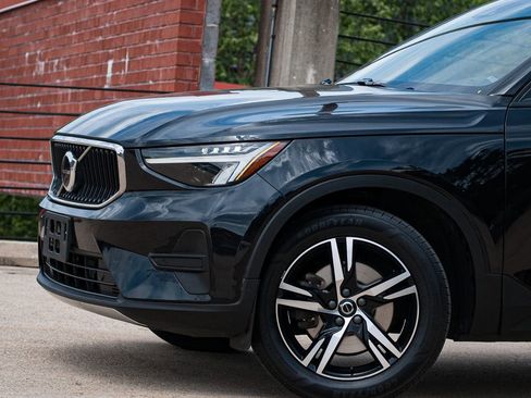 Certified 2023 Volvo XC40 B5 Core w/ Convenience Package AWD/4WD image 2