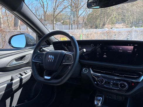 Used 2025 Buick Envista Sport Touring image 33