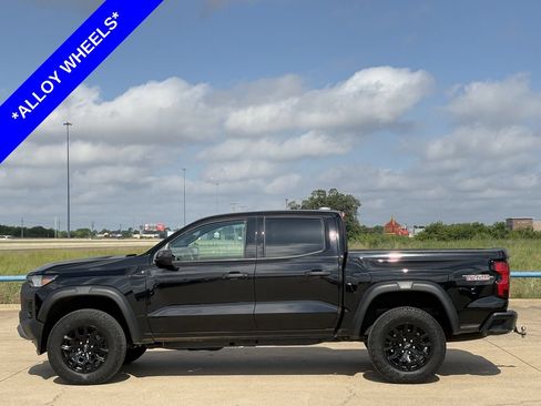 Used 2025 Chevrolet Colorado Trail Boss AWD/4WD image 3