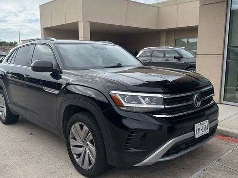 Used 2020 Volkswagen Atlas Cross Sport SE w/ Panoramic Sunroof Package image 3