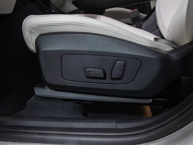 Used 2027 BMW X1 xDrive28i AWD/4WD image 14