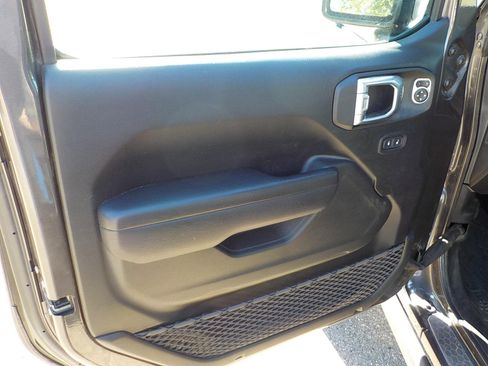 Used 2023 Jeep Wrangler Unlimited Rubicon w/ LED Lighting Group AWD/4WD image 17