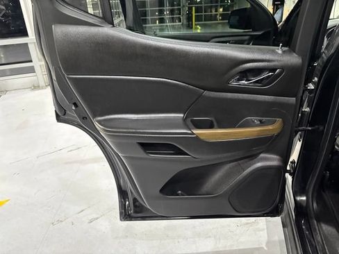 Used 2019 GMC Acadia SLE FWD image 16