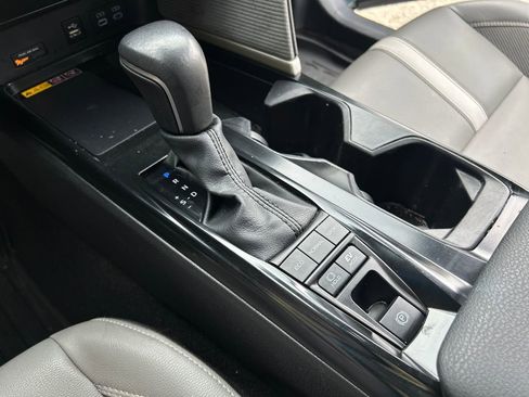 Used 2025 Toyota Camry SE w/ Convenience Package image 18