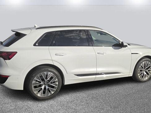 Certified 2024 Audi Q8 e-tron Premium Plus image 4