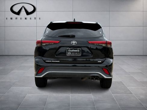 Used 2021 Toyota Highlander XSE FWD image 6