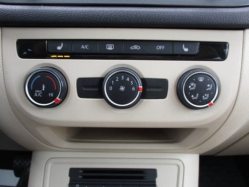 Used 2016 Volkswagen Tiguan SE image 55