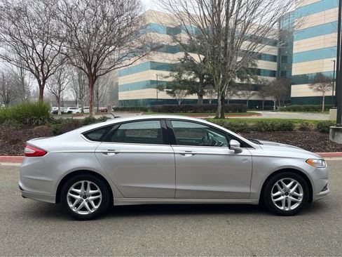 Used 2016 Ford Fusion SE image 7