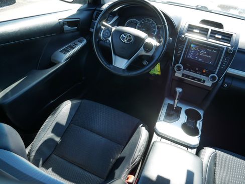 Used 2013 Toyota Camry SE image 9