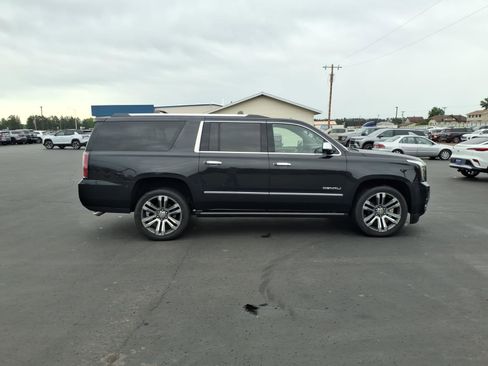 Used 2020 GMC Yukon XL Denali w/ Denali Ultimate Package AWD/4WD image 7