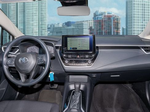 Used 2025 Toyota Corolla LE image 19