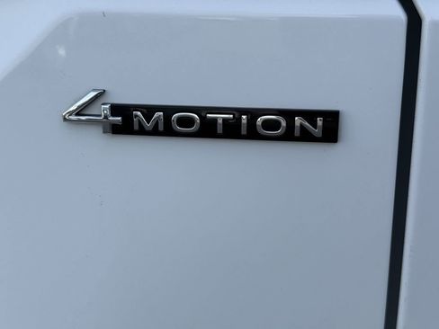 Used 2025 Volkswagen Atlas SE image 11