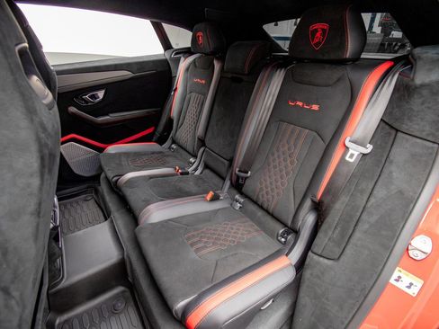 Used 2024 Lamborghini Urus Performante AWD/4WD image 16