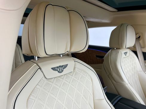 Used 2022 Bentley Flying Spur V8 image 44
