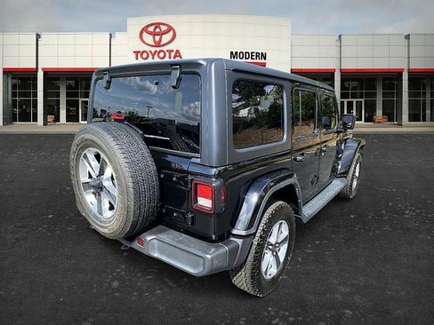 Used 2022 Jeep Wrangler Unlimited Sahara AWD/4WD image 5