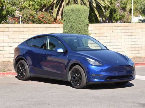 Used 2021 Tesla Model Y Long Range AWD/4WD image 7