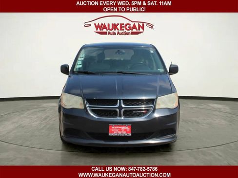 Used 2013 Dodge Grand Caravan SE FWD image 2