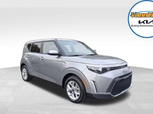 New 2025 Kia Soul LX w/ LX Technology Package image 1