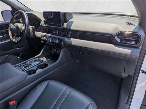 Used 2023 Honda Pilot TrailSport image 23