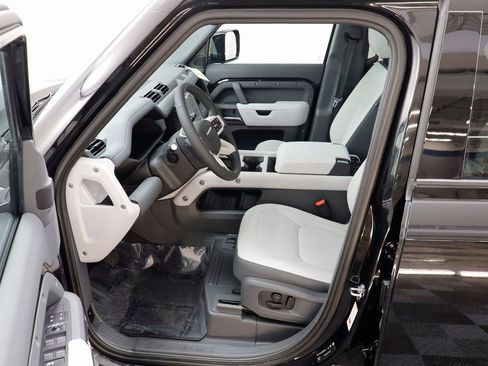 New 2026 Land Rover Defender 110 X-Dynamic SE image 7