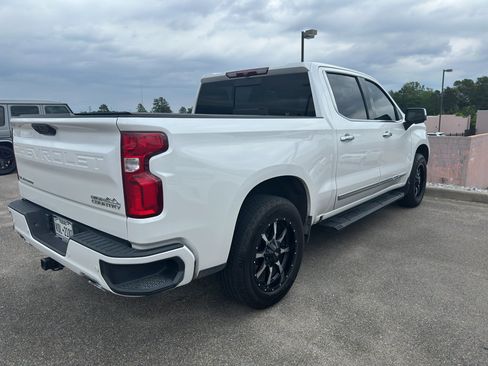 Used 2023 Chevrolet Silverado 1500 High Country w/ Z71 Off-Road Package AWD/4WD image 3