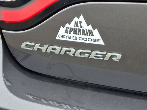 Used 2016 Dodge Charger SXT image 31