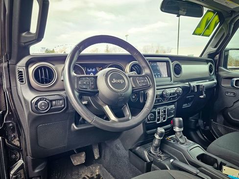Certified 2022 Jeep Gladiator Willys image 12