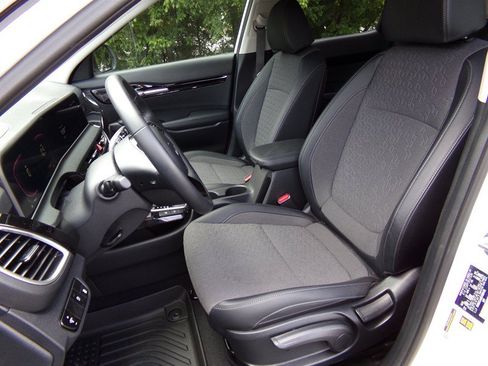 Used 2025 Kia Seltos S AWD/4WD image 12