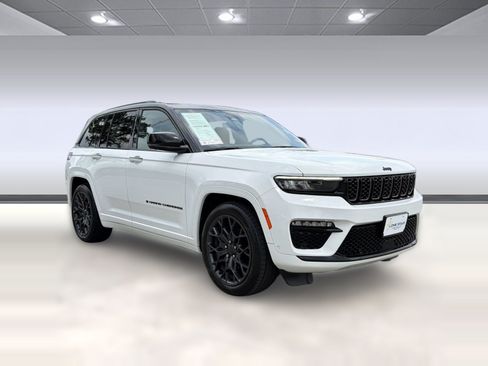 Used 2025 Jeep Grand Cherokee Summit AWD/4WD image 7