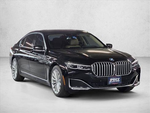 Used 2022 BMW 740i xDrive w/ Premium Package AWD/4WD image 3