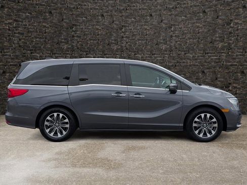Used 2024 Honda Odyssey EX-L image 3