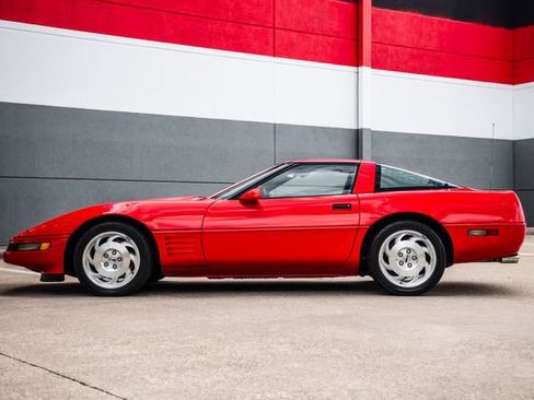 Used 1994 Chevrolet Corvette Coupe RWD image 12