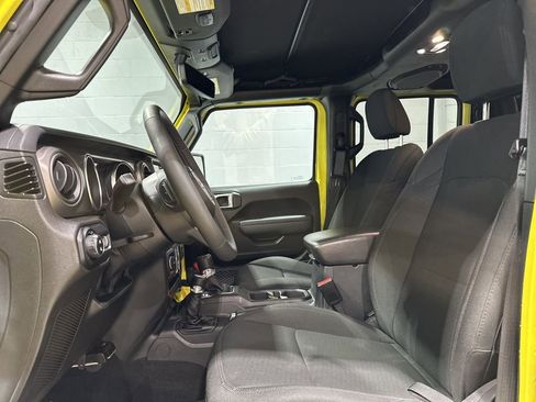 Used 2023 Jeep Gladiator Sport AWD/4WD image 13
