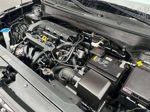 Certified 2025 Hyundai Venue SEL image 30