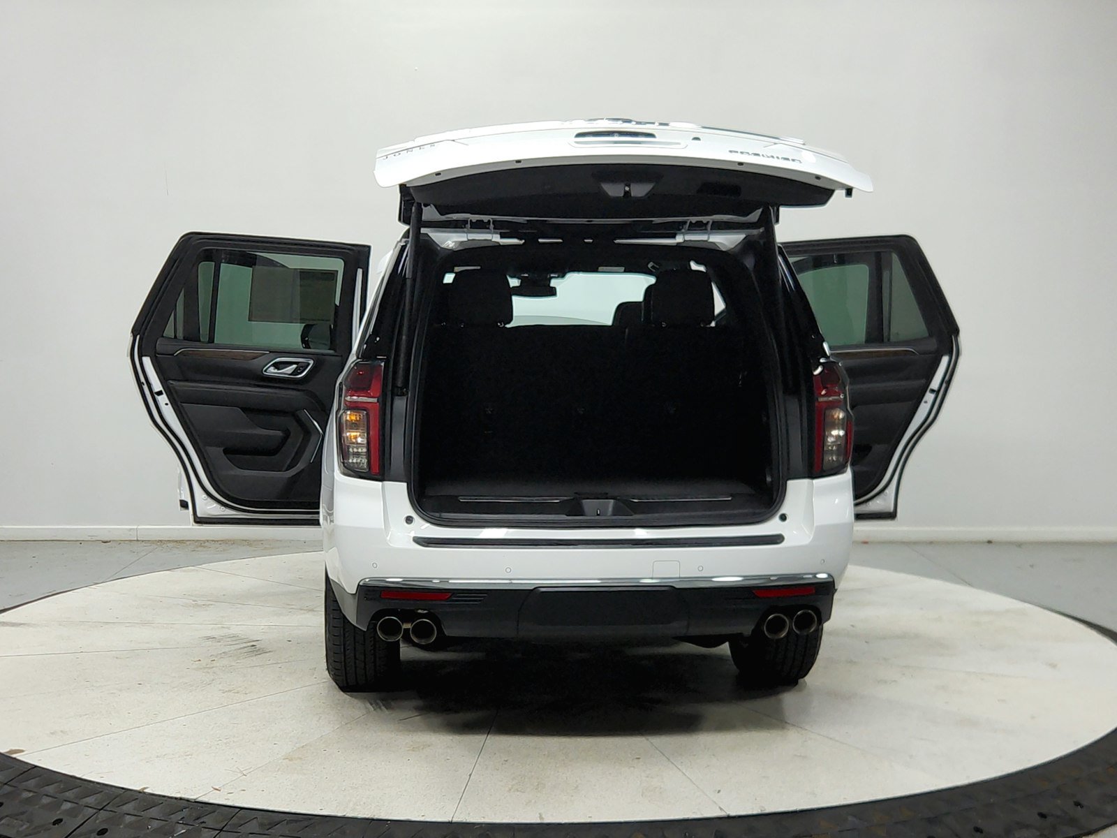 Used 2024 Chevrolet Tahoe Premier RWD image 15