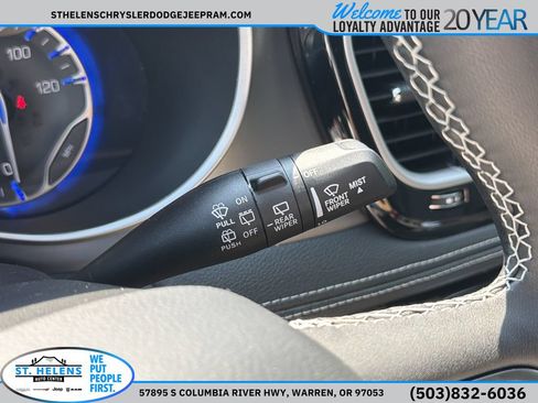 New 2027 Chrysler Pacifica Select w/ Family Tech Group AWD/4WD image 22