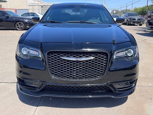 Used 2019 Chrysler 300 S w/ S Model Appearance Package RWD image 2