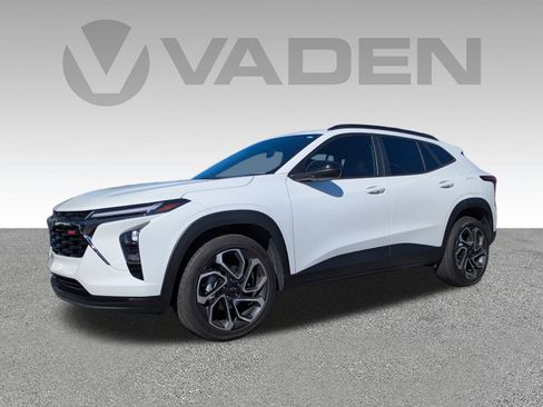 Used 2025 Chevrolet Trax RS w/ Sunroof Package image 2