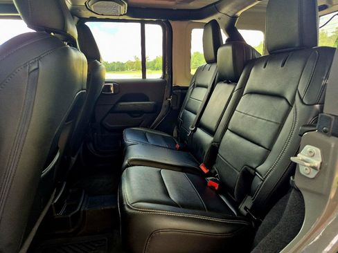 Used 2023 Jeep Wrangler Unlimited Sahara AWD/4WD image 19