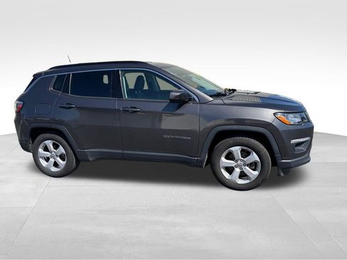 Used 2017 Jeep Compass Latitude image 10