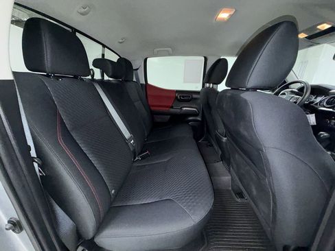 Certified 2022 Toyota Tacoma SR5 AWD/4WD image 18