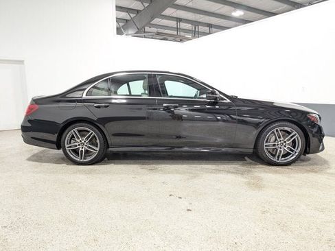 Used 2018 Mercedes-Benz E 400 4MATIC Sedan image 2