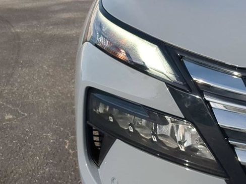 Certified 2025 Nissan Rogue SL w/ Tech Package FWD image 10