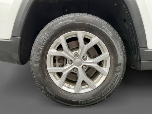 Used 2023 Jeep Grand Cherokee L Limited AWD/4WD image 10