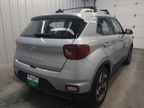 Used 2021 Hyundai Venue SEL w/ Premium Package FWD image 9