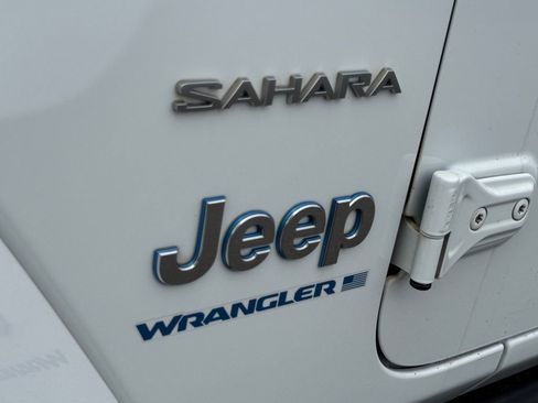 Used 2023 Jeep Wrangler Unlimited Sahara w/ Cold Weather Group AWD/4WD image 22
