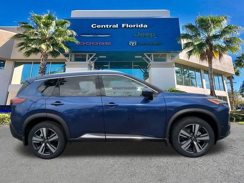 Used 2023 Nissan Rogue SL w/ SL Premium Package image 4