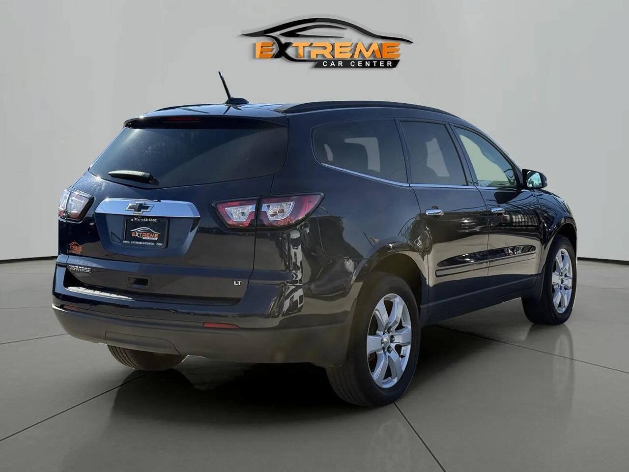 Used 2017 Chevrolet Traverse LT w/ Style and Technology Package FWD image 6